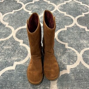 Cozy tan uggs worn only twice size 8